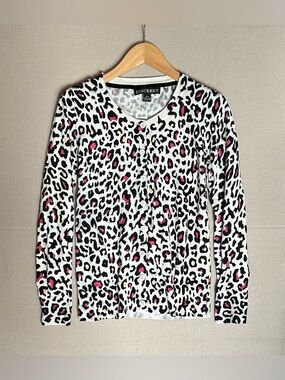💜 Discreet White Leopard Print Button-Up Cardigan with Pink and Black Accents
